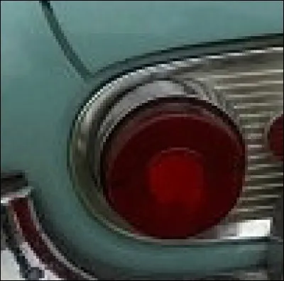 Ce feu rond est sur quel arrière de voiture ?