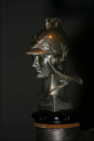 Hantée par la mythologie, cette mascotte représente une déesse latine. Laquelle ?