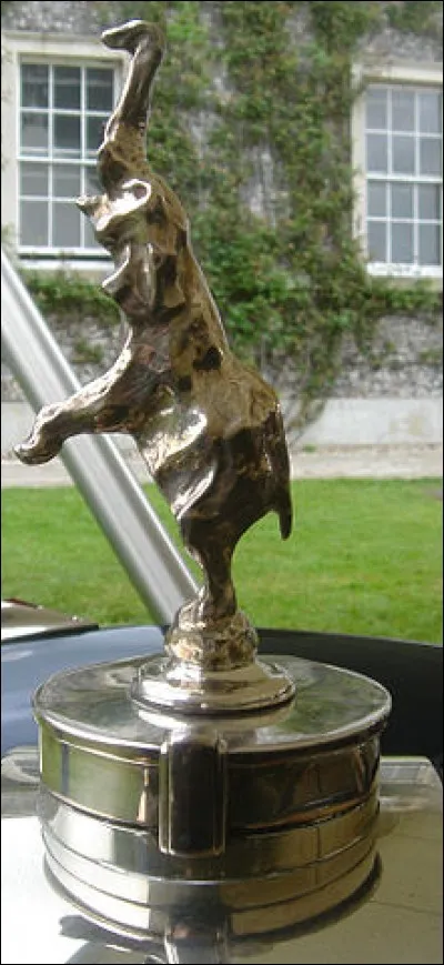 Maintenant que le voile est levé sur l'emblème Bugatti, retrouvez le prénom, très prédestiné, de son dessinateur, frère cadet d'Ettore !