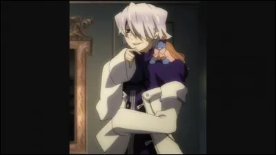 Comment s'appelle la petite poupée sur l'épaule de Break ?