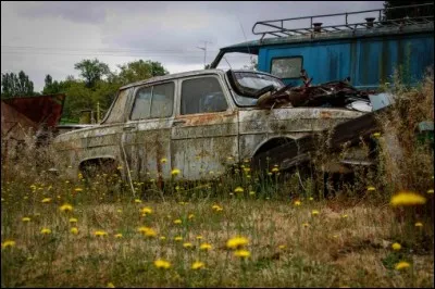 Quel est le nom de cette voiture en très bel état ?