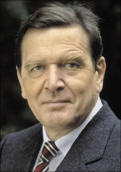 Gerhard Schröder succède à Helmut Kohl comme chancelier; c'est aussi l'année des JO d'hiver à Nagano. De quelle année s'agit-il ?