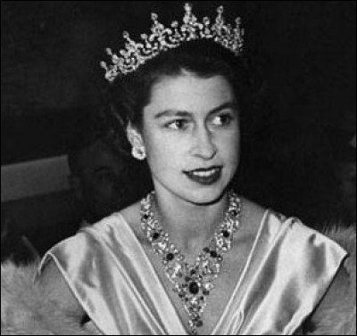 C'est l'année où Elizabeth II devient reine, avant d'être couronnée l'année suivante. C'est aussi l'année de naissance de Christiane Taubira et de Vladimir Poutine. De quelle année s'agit-il ?