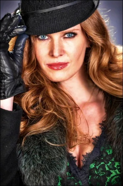 Quelle actrice incarne le rôle de la Méchante Reine de l'Ouest ?