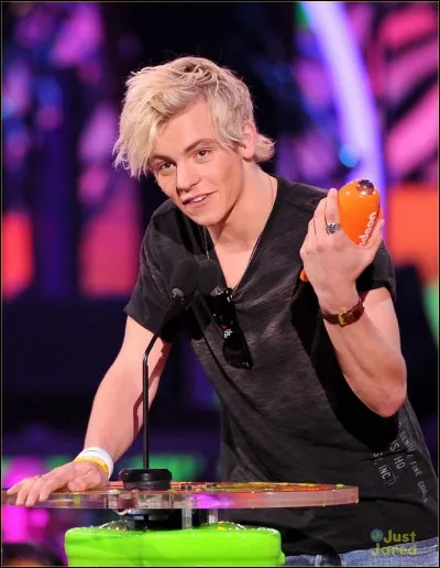 Combien de fois Ross a-t-il gagné le titre de « meilleur acteur de séries » aux Kid's Choice Awards ?