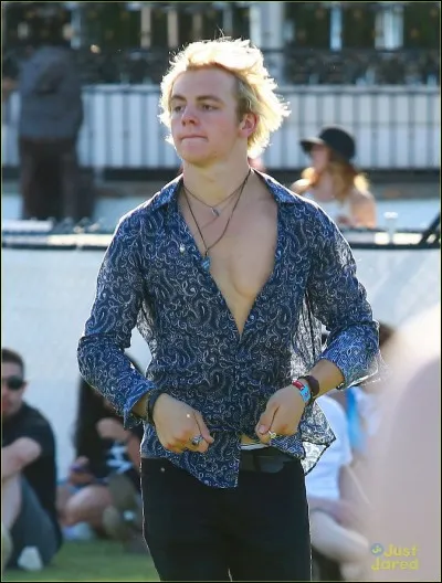 Comment s'appelle son frère ?