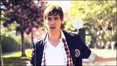 À quel âge se met-il au chant ?