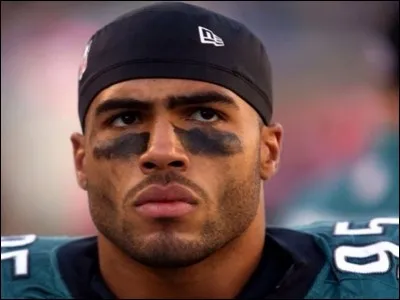 Pourquoi les footballeurs américains ont-ils des traces noires sous les yeux ?