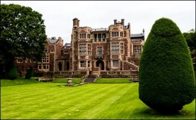 Cochez le ou les romans faisant un tour par la propriété magnifique de Chimneys...