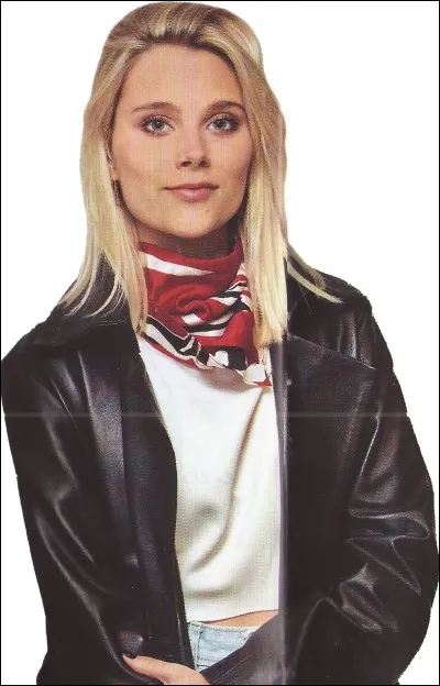 À partir de quel âge a-t-elle commencé le théâtre et la comédie musicale ?