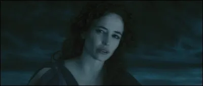 Comment s'appelle la sorcière que rencontre l'héroïne ?