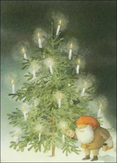 Cet arbre de Noël décoré et son lutin sont l'oeuvre de Catarina Kruusval. Quelle est l'origine des petits nains au bonnet rouge ?