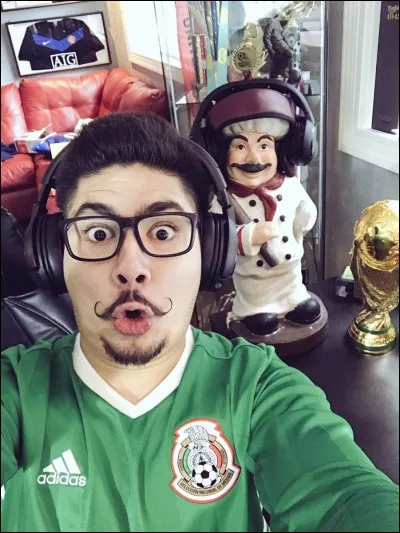 Qui est ce youtubeur FIFA ?