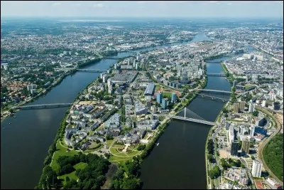 Quelle est cette ville française ?