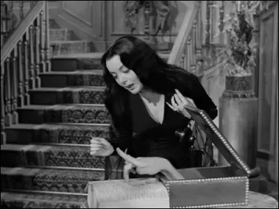 Cette main est l'un des serviteurs de la famille Addams, avec le Majordome. Quel est son nom ?