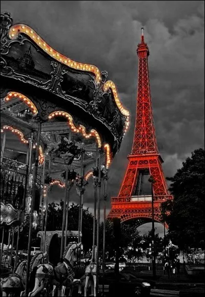 Qui chantait " On a traversé les semaines comme de vraies fêtes foraines" ?