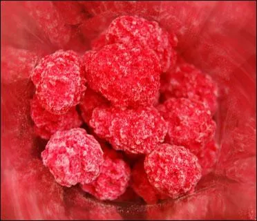 Bonbons constitus d'une amande enveloppe de sucre cuit, la premire recette daterait du 17e sicle, cre par le chef cuisinier du Marchal de Plessis-Praslin.