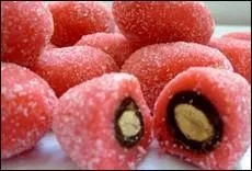 Confiserie faite avec des amandes, de la pte d'amande et du chocolat, quelques gouttes d'armagnac.Spcialit de Pau, un hommage gourmand et polisson au roi Henri IV.