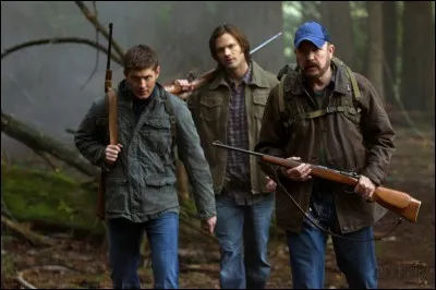 Quel est son lien avec les deux personnages principaux ?