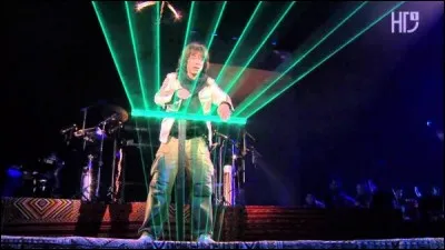 Je suis né le 21 août 1948 à Lyon de parents musiciens. Le 14 juillet 1979 j'ai réuni un million de spectateurs sur la place de la Concorde. Compositeur de musique électronique, je suis ...