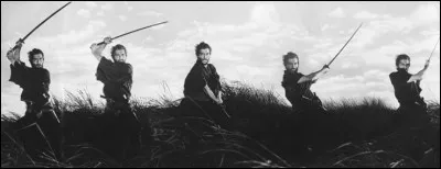 Ouverture d'un bidon jaune.