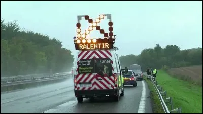Mon job consiste à sillonner les routes et autoroutes afin d'intervenir sur des accidents de la circulation pour protéger les lieux et ainsi éviter un sur-accident. Je suis :