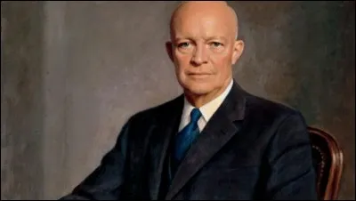 Après avoir été commandant en chef des Alliés en Europe, ce n'était pas un inconnu. En tant que président, il a organisé le cessez-le-feu en Corée et lancé son pays dans la course vers l'espace. Il a supervisé l'armement nucléaire de son pays pendant la guerre froide.
Il fut président pendant les deux mandats légaux et remplacé par un jeune démocrate, héros comme lui de la Seconde Guerre mondiale.