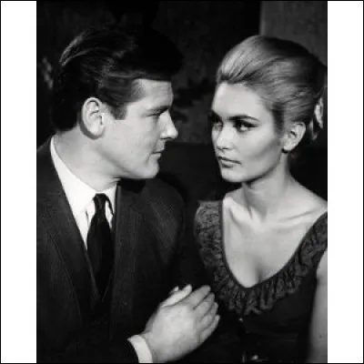 En ce temps-là, quand Simon Templar était en soirée, il dansait...