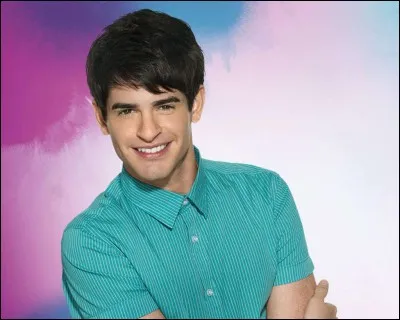 Qui tombe amoureux de Fausta sans savoir qui elle est vraiment ?