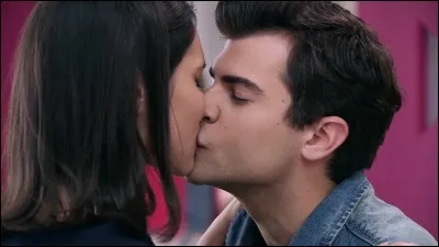 Avec qui Francesca sort-elle dans la saison 3 ?