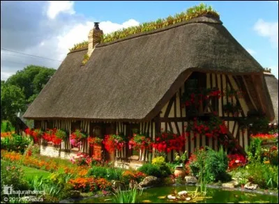 En voyagant en Normandie, j'ai vu une belle demeure et la propriétaire qui ma fait visiter son intérieur. J'étais en face de la pouttre quand son mari est rentré du boulot."