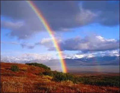 Dans un arc-en-ciel, où se situe la partie violette ?