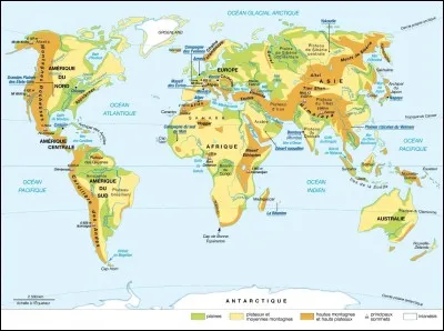 Le point le plus proche du pôle Nord est situé :