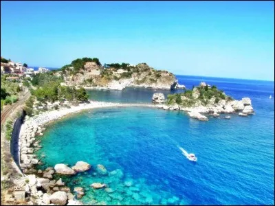 Quelle île est surnommée "la Perle de la Méditerranée" ?