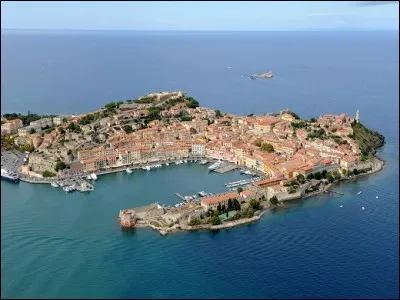 Dans quel archipel se trouve l'île d'Elbe ?