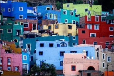 Berceau de l'indépendance du Mexique, le centre historique de cette ville est inscrit au patrimoine mondial de l'Unesco.
Elle a un passé minier important car elle était le premier centre mondial d'extraction de l'argent au XVIIIe siècle.
Elle possède des bâtiments baroques remarquables et ses lieux d'habitation ont des éléments décoratifs hors du commun.