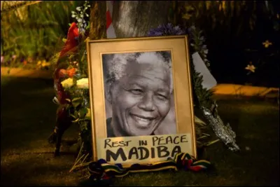 Il est décédé à son domicile de Johannesburg le ...