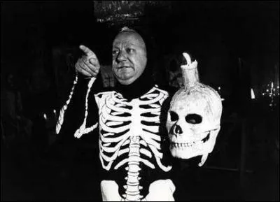 Beau dguisement Coluche, quel est ce film de Grard Oury ?