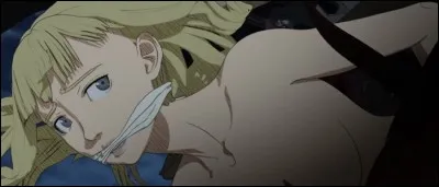 Par quel animal possédé manque-t-elle d'être violée ?