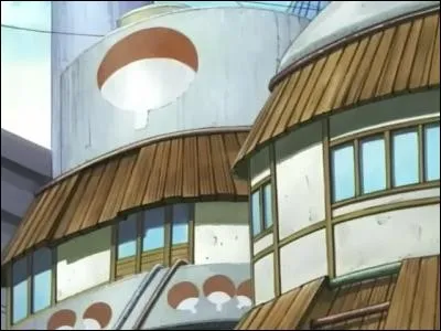 Le quartier spécial des Uchiwa était placé sous la surveillance de qui ?