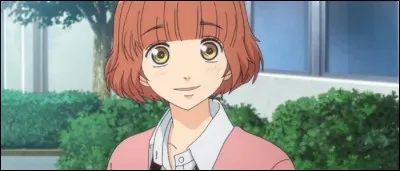 Qu'offre Yūri à Futaba dans la cour du lycée la première fois qu'elles font réellement connaissance ?