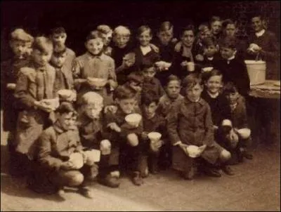 Son pre voulait en faire un marchand de grains. A quel ge a-t-il quitt l'cole ?