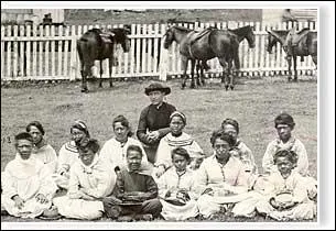 Combien de temps est-il rest auprs des lpreux ?