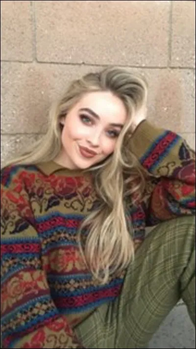 Qui a fait avec elle la chanson "First Love" ?