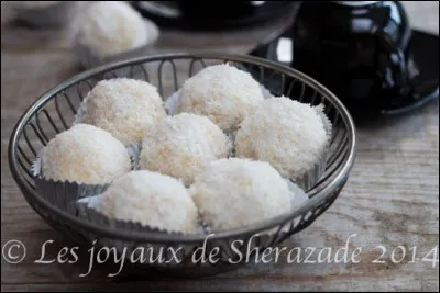 A quoi sont parfumées ces pâtisseries orientales nommées "Boules de neige" ?