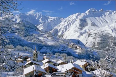 A quel écrivain doit-on "Gens des neiges", dont le livre le plus connu est sans doute "Premier de Cordée"?