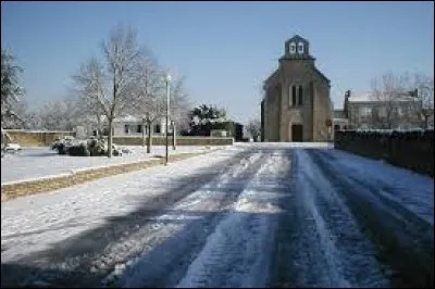 Voici une vue hivernale du village Vendéen de Moreilles. Il se trouve en région ...