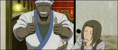 Qu'est-ce que Simon essaie toujours de vendre dans les rues de la ville ?