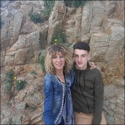 Qui a chanté "Ma petite maman" ?