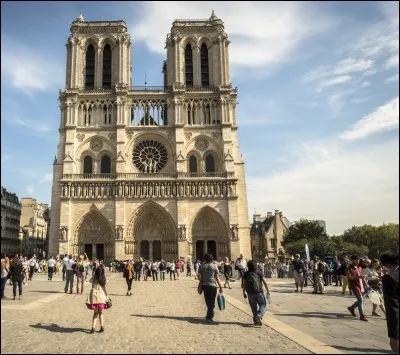 Dans quelle ville trouverez-vous la belle cathédrale de Notre-Dame ?
